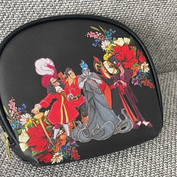 Disney Villains Black Cosmetic Bag - Picture 16 of 16